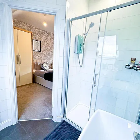 Holiday home 3bed House For Contractors Large Group Sleep Upto9 Birmingham